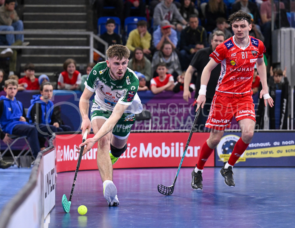 SV Wiler-Ersigen vs Floorball Köniz - 15. April 2023 | SV Wiler-Ersigen vs Floorball Köniz
Stimo Arena, Kloten
Noah Siegenthaler (#8 SV Wiler-Ersigen) und Yann Andrea Ruh (#81 Floorball Koeniz).
Bild: Sportfotografie Markus Aeschimann | www.markus-aeschimann.ch - Realisiert mit Pictrs.com