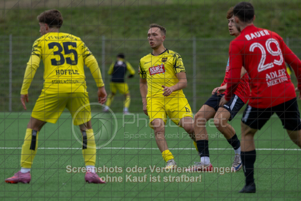 20251012_164729_0300 | #,1.FC Heiningen (gelb) vs. SV Ebersbach (rot), Fußball, Bezirksliga - Bezirk Neckar/Fils, 08. Spieltag, Saison 2025/2026, Kunstrasenplatz, Sportzentrum Heiningen, Krautgarten 1,73092 Heiningen, 12.10.2025 - 15:30 Uhr,Foto: PhotoPeet-Sportfotografie/Peter Harich