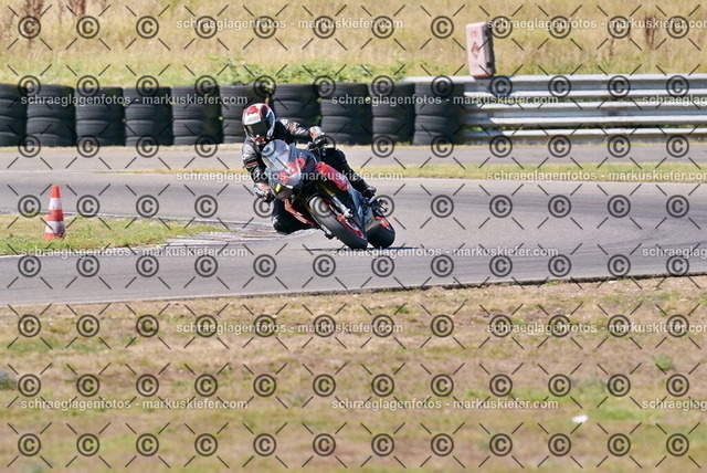 26bt05-0454 | markuskiefer.com - Realisiert mit Pictrs.com
