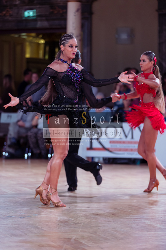 20250705_WDSF_Open_U21_Lat-dC25-4678 | Tanzsportbilder, Standardtanz, Lateintanz, WDSF, DTV, LTVB, dancecomp, goc, hessen tanzt, blaues band der spree, walzer, tango, wiener walzer, slowfox, quickstepp, samba, rumba, cha-cha-cha, paso doble. jive, hd-kroft photography, turniertanzsport