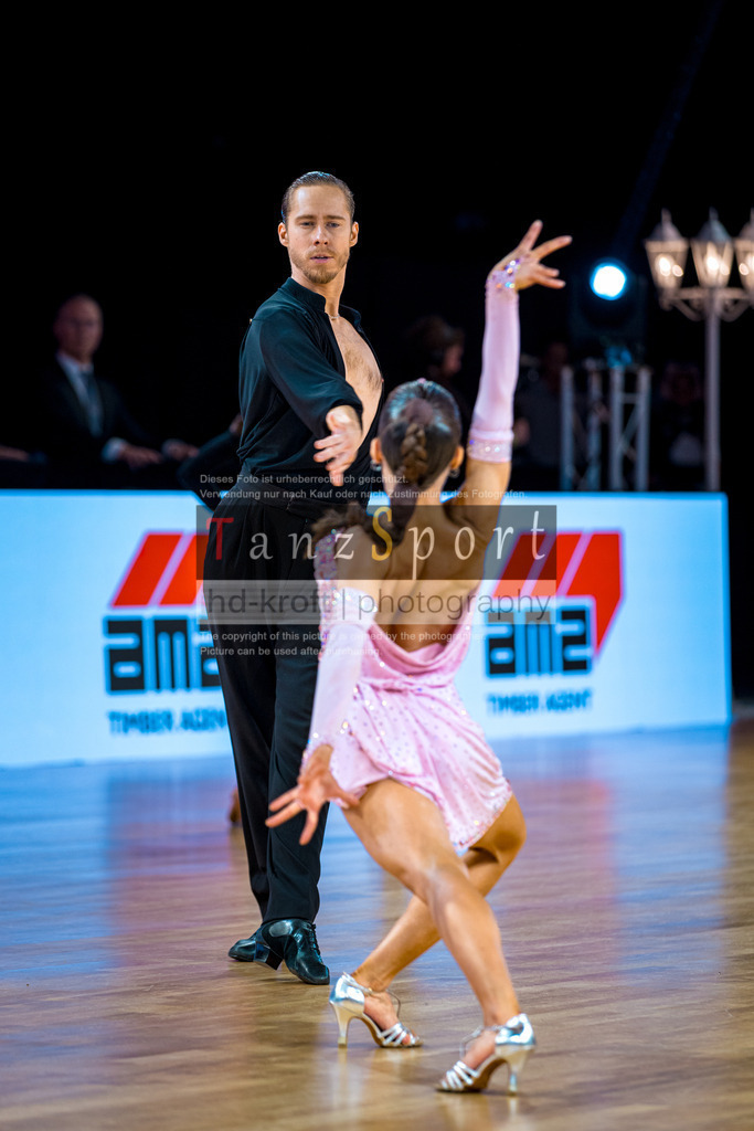20251213_Baltic-GP_1966-2 | Tanzsportbilder, Standardtanz, Lateintanz, WDSF, DTV, LTVB, dancecomp, goc, hessen tanzt, blaues band der spree, walzer, tango, wiener walzer, slowfox, quickstepp, samba, rumba, cha-cha-cha, paso doble. jive, hd-kroft photography, turniertanzsport