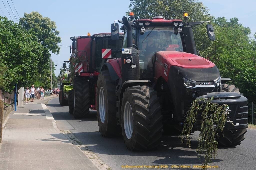 Geißmannsdorf-2026-Festumzug-184 | Festumzug in Geißmannsdorf bei Bischofswerda im Juni 2026. Fotografische Eindrücke und Momentaufnahmen vom Festumzug anläßlich des 800-jährigen Bestehens von Geißmannsdorf - mit Teilnehmern und Gästen, Strohpuppen und geschmückten Vorgärten und Grundstücken - Realisiert mit Pictrs.com