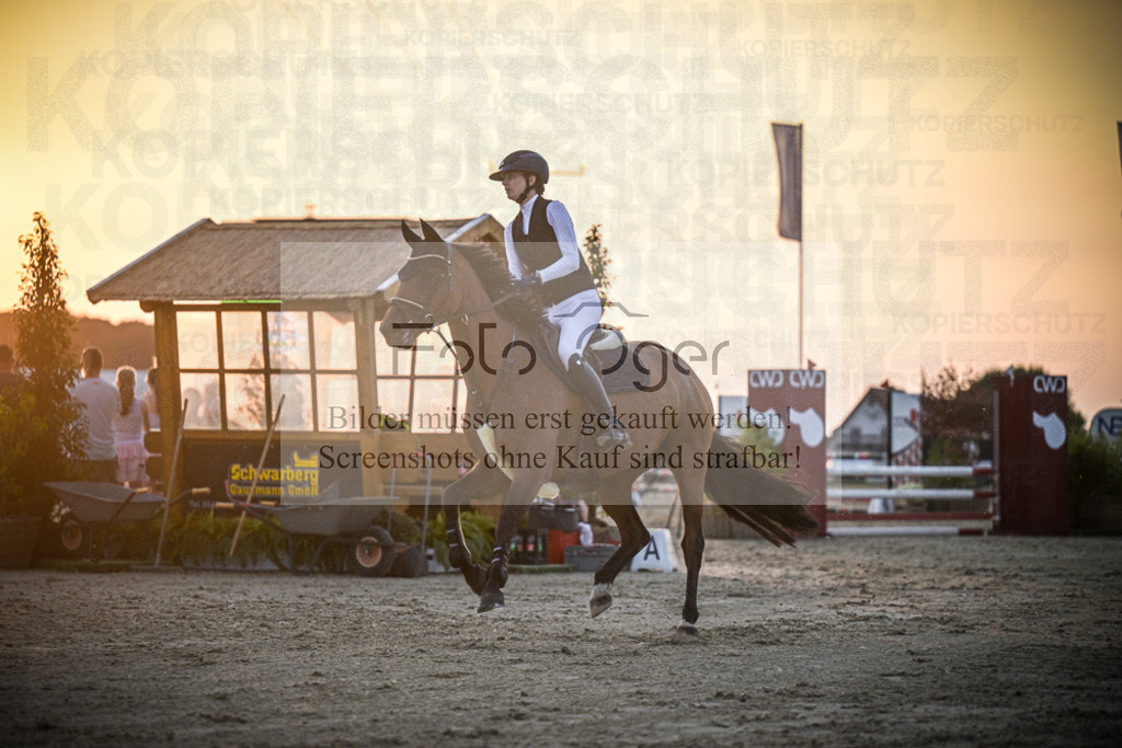 DOS_2197 | Entdecke hochwertige Reitturnierfotos von Foto Oger. Professionell, emotional und authentisch – jetzt Lieblingsmomente im Shop bestellen.Deutschlandweite Turnierfotografie. - Realisiert mit Pictrs.com