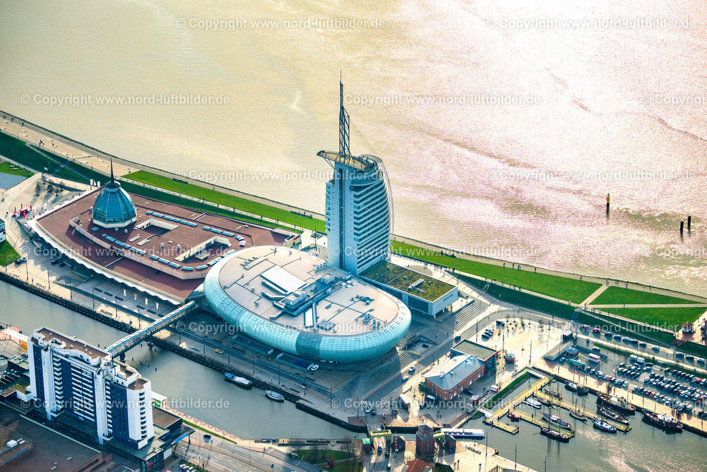 Bremerhaven_Klimahaus_ELS_4786040223 | BREMERHAVEN 04.02.2023 Hochhaus- Gebäude der Hotelanlage Atlantic Hotel Sail City und Klimahaus in Bremerhaven im Bundesland Bremen, Deutschland. Weiterführende Informationen bei: Klimahaus Betriebsgesellschaft mbH. // High-rise building of the hotel complex Atlantic Hotel Sail City and Klimahaus in Bremerhaven in the state Bremen, Germany. Further information at: Klimahaus Betriebsgesellschaft mbH. Foto: Martin Elsen