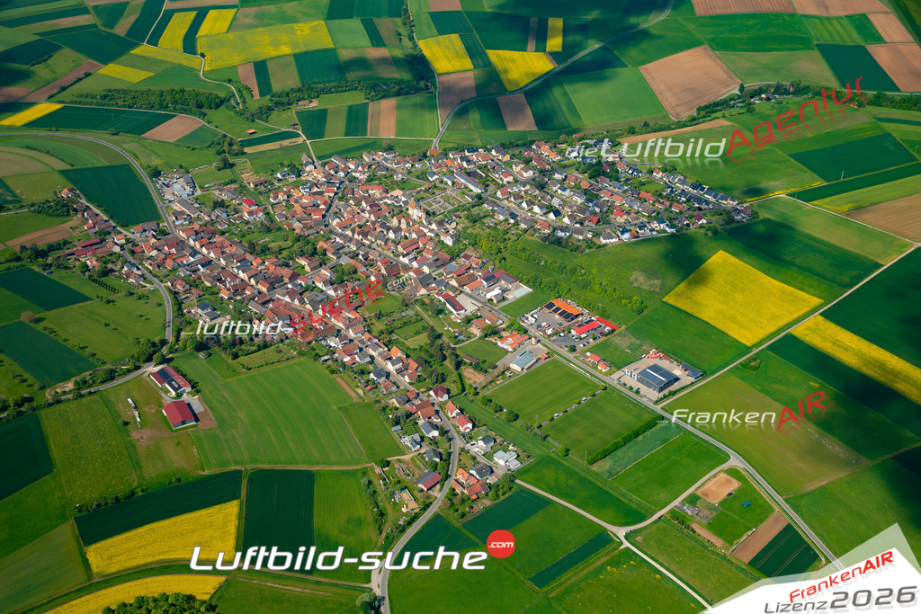 Das Luftbild zeigt : Schwebenried Arnstein - Die Luftaufnahme wurde 2024 vom UL-Flugzeug aus erstellt ( keine Drohne ) - Hochauflösende Luftaufnahme - Für grossformatige Ausdrucke geeignet. Die Geschenkidee !Mit Lizenz und Bildrechte bestellbar