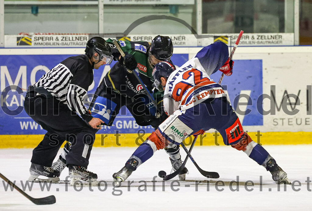 2023-03-07_146_TSV_Erding_gegen_ESC_Kempten | Erding, Deutschland, 07.03.2023:
Eishockey, Bayernliga Playoffs 2022 / 2023, Viertelfinale, TSV Erding gegen ESC Kempten, Endergebnis: 9:3

Michael Franz (Erding Gladiators, #13), Maximilian Schäffler (ESC Kempten, #92)

Foto: Christian Riedel / fotografie-riedel.net