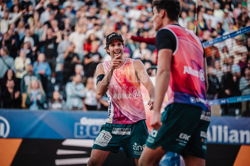 Beachvolleyball | Männer | Deutsche Meisterschaften 2025 Timmendorfer Strand | 05.09.2025 | v.l. Niklas Held und Hennes Nissen jubeln