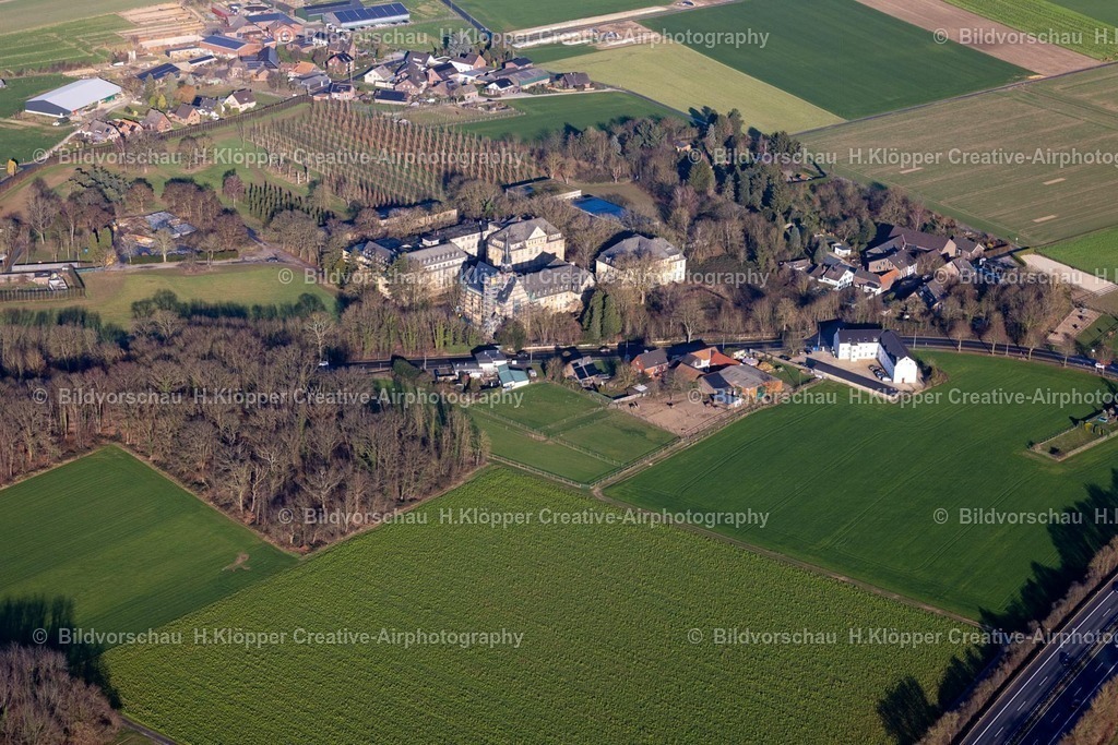 Luftbild Schwalmtal-8486 | Luftbildfotografie Baustelle zum Umbau und zur Modernisierung und Sanierung eines Gebäudekomplexes " Kent School " an der Straße Hostert in Schwalmtal im Bundesland Nordrhein-Westfalen, Deutschland - Realisiert mit Pictrs.com