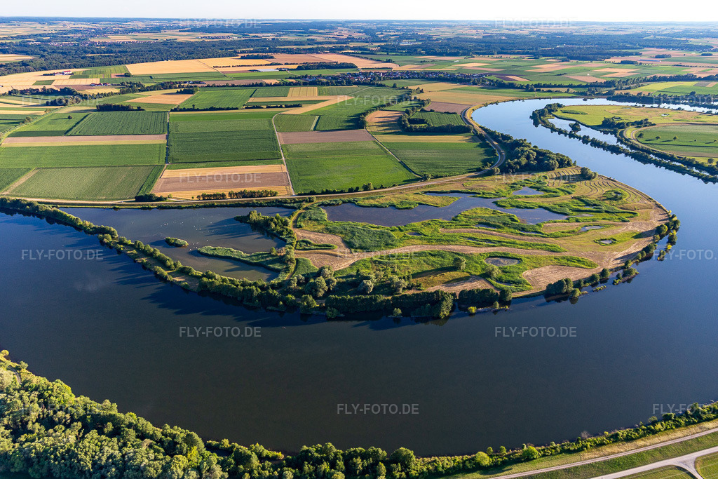 Luftbild: Polder an der Donau in Aholfing im Bundesland Bayern in Deutschland. Foto: IMG_133235.jpg vom 03.07.2022 durch Werner Riehm/FLY-FOTO.de