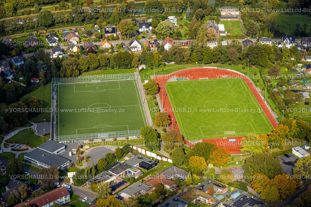 Voerde241009606 | Luftbild, Fußballstadion mit Nebenplatz und Leichtathletikstadion, SV 08/29 Friedrichsfeld e.V., Am Tannenbusch, Friedrichsfeld, Voerde, Niederrhein, Nordrhein-Westfalen, Deutschland