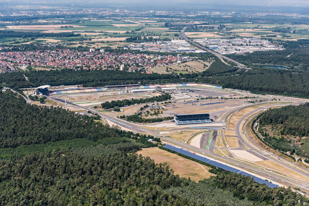 dr__0018775.jpg | HOCKENHEIM 04.07.2017 Rennstrecke der Rennbahn Hockenheimring Am Motodrom in Hockenheim im Bundesland Baden-Württemberg. // Racetrack racecourse in Hockenheim in the state Baden-Wuerttemberg. Foto: Daniel Reiter