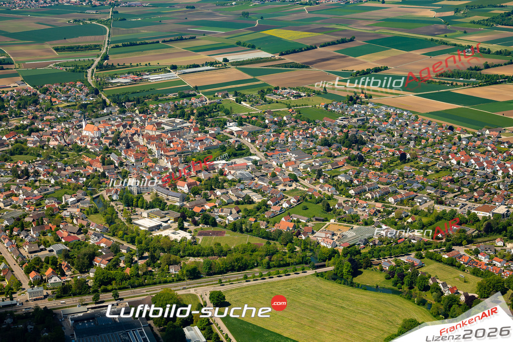 Luftaufnahme der Stadt Gundelfingen an der Donau - Die Luftaufnahme wurde 2025 vom UL-Flugzeug heraus erstellt ( keine Drohne ) - Hochauflösende Luftaufnahme - für professionelle Ausdrucke geeignet. Die Geschenkidee !Mit Lizenz und Bildrechte bestellbar