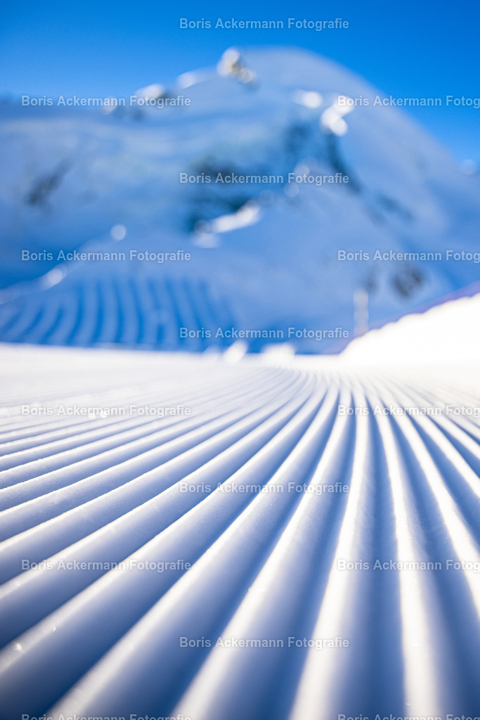 Skilove | Aufgenommen auf der Bergstation der Metro Alpin. Unberührter Schnee... ready du ski - I love it