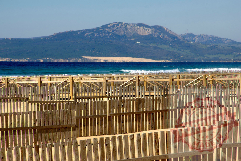 Wooden fence protecting sand dunes at Tarifa beach. Espana - Cadiz | Tarifa beach with wooden fence preventing erosion in Andalusia, Spain - Realized with Pictrs.com