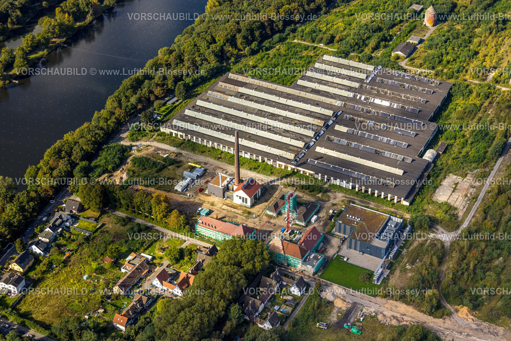 Duisburg241003202 | Luftbild, Werkstätten ehemaliges Ausbesserungswerk mit Schornstein an der Werkstättenstraße, geplantes Duisburger Wohnquartier am ehemaligen Rangierbahnhof Wedau, Wedau, Duisburg, Ruhrgebiet, Nordrhein-Westfalen, Deutschland