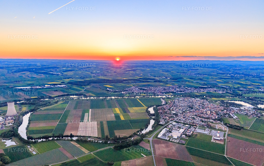 Luftbild: Durch Main und Alter Main bei Bergrheinfeld und Grafenrheinfeld gebildete Insel in Bergrheinfeld im Bundesland Bayern in Deutschland. Foto: IMG_099981.jpg vom 25.05.2017 durch Werner Riehm/FLY-FOTO.de