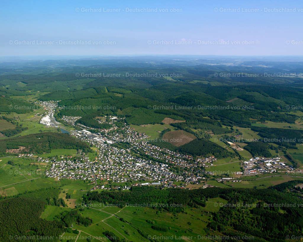 2611001 | EWERSBACH 09.06.2006 Stadtansicht des Innenstadtbereiches  in Ewersbach im Bundesland Hessen, Deutschland // City view on down town  in Ewersbach in the state Hesse, Germany Foto: Gerhard Launer
