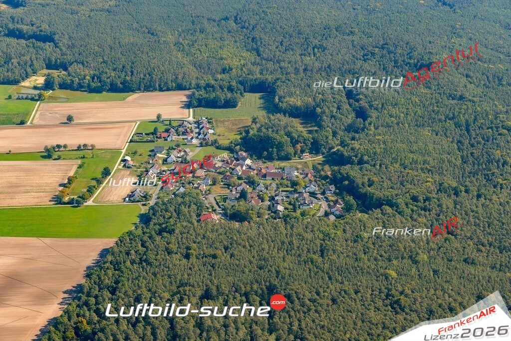 Luftaufnahme Reuth Weisendorf - Die Luftaufnahme wurde 2025 vom UL-Flugzeug heraus erstellt ( keine Drohne ) - Hochauflösende Luftaufnahme - für professionelle Ausdrucke geeignet. Die Geschenkidee !Mit Lizenz und Bildrechte bestellbar