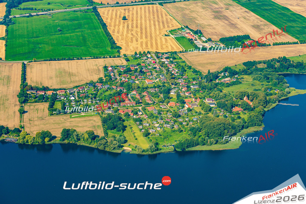 Zittow Leezen Bild- Das Luftbild wurde 2025 vom UL-Flugzeug heraus erstellt ( keine Drohne bzw. Drohnenaufnahme ) - Hochauflösende Luftaufnahme -Nicht vergleichbar mit Google Maps oder Satelittenbilder- Die Geschenkidee !Mit Lizenz und Bildrechte bestellbar - CC