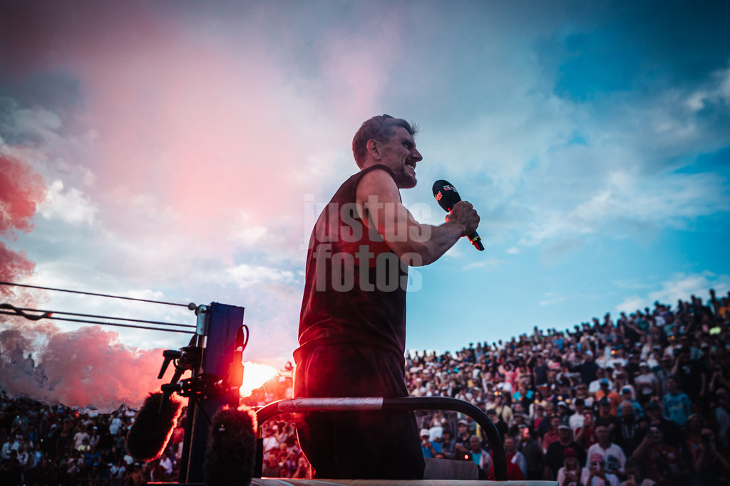 Beachvolleyball | Männer | Deutsche Meisterschaften 2025 Timmendorfer Strand | 05.09.2025 | Bennet Poniewaz wird verabschiedet Karriereende Verabschiedung Pyrotechnik