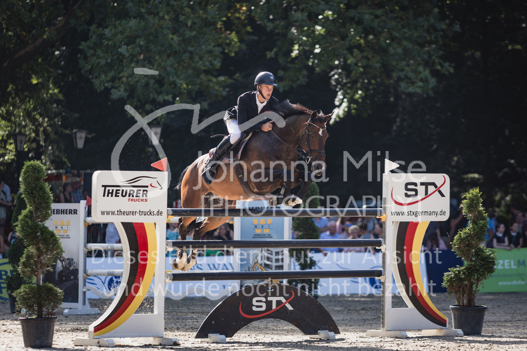 230910_OWLCh_GroßerPreis-660 | Deine schönsten Turniermomente als professionelle Fotos! Entdecke hochwertige Pferdesport-Fotografie im Online-Shop. Jetzt Fotos finden & bestellen!