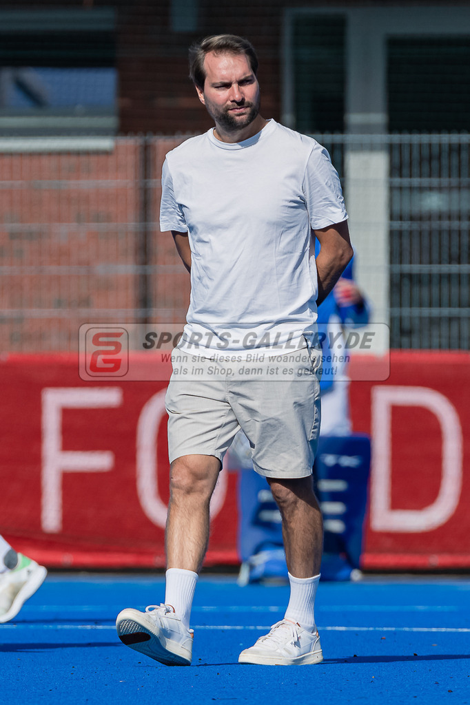 HK_20231001_104847 | 1.Bundesliga Herren Crefelder HTC - Harvestehuder THC am 1.10.2023 CHTC, Krefeld , Schmitz Johannes ( Trainer Crefelder HTC )