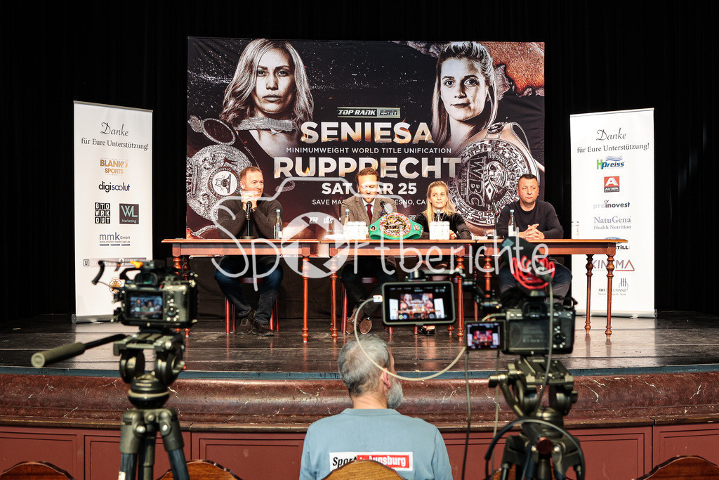 Seniesa Estrada - Tina Rupprecht/ Pressekonferenz | Das Kurhaus in Goeggingen ist Gastgeber fuer die offizielle Pressekonferenz von Tina Rupprecht / v. l. Sepp MAURER, Benedikt POELCHAU, Tina RUPPRECHT und Alexander HAAN