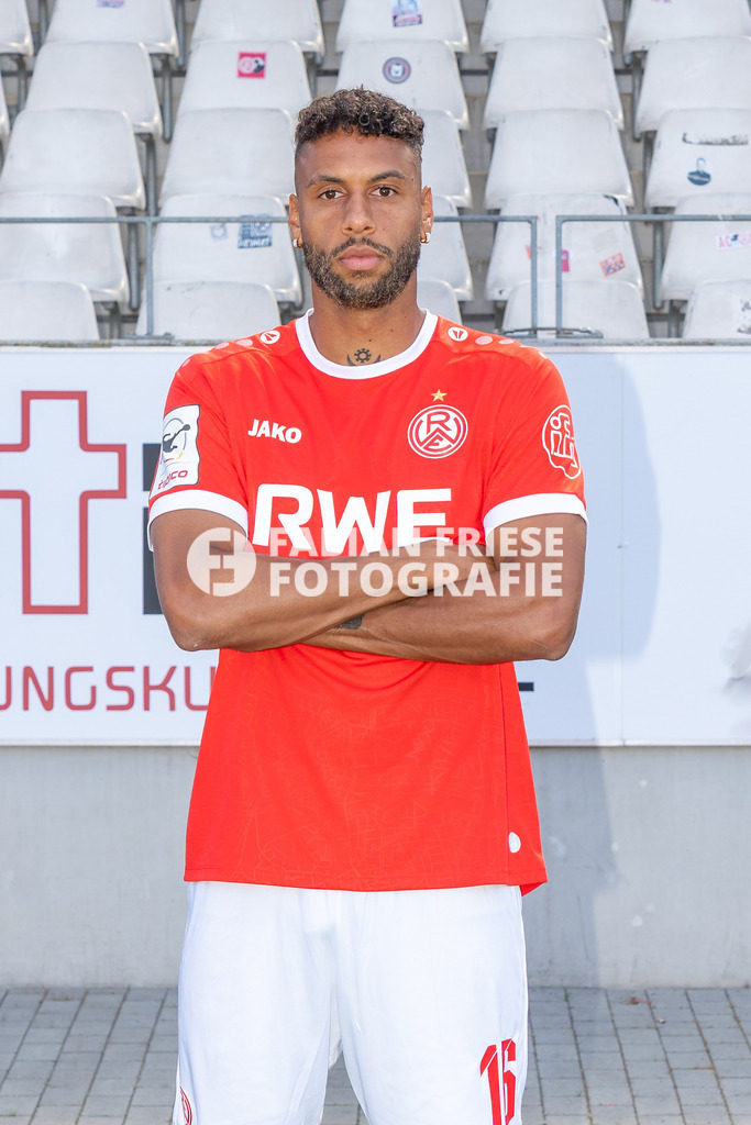 Rot-Weiss Essen; 3. Liga, Portraettermin 2026/2027, Foto: Eibner-Pressefoto/Fabian Friese | Ruben Reisig (Rot-Weiss Essen, #16),Rot-Weiss Essen; 3. Liga, Portraettermin 2026/2027, Foto: Eibner-Pressefoto/Fabian Friese - Realisiert mit Pictrs.com