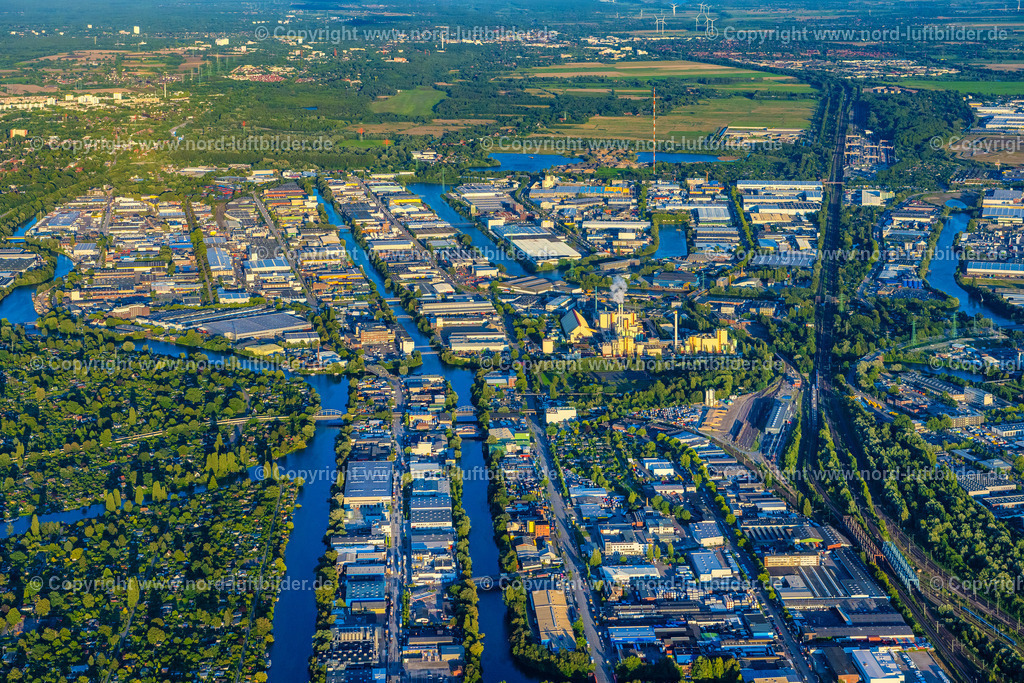 Hamburg_Billwerder_Billbrook_Gewerbegebiet_ELS_3369090823 | HAMBURG 04.08.2023 Industrie- und Gewerbegebiet am Mühlenhagen - Großmannstraße entlang des Billekanal im Ortsteil Rothenburgsort in Hamburg, Deutschland. // Industrial and commercial area on Muehlenhagen in the district Rothenburgsort in Hamburg, Germany. Foto: Martin Elsen