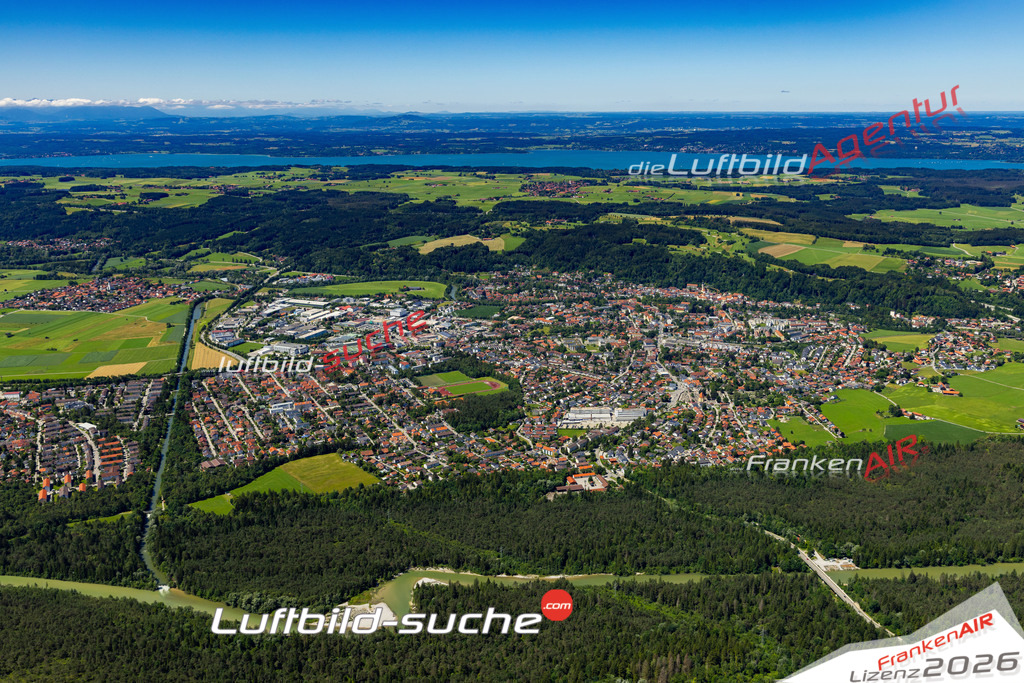 Das Luftbild der Stadt Wolfratshausen wurde 2022 vom Flugzeug heraus erstellt (keine Drohnen-Aufnahmen) Aufnahmehöhe ca.450 Meter- hohe Bildauflösung und Druck-Qualität. Garantiert!
