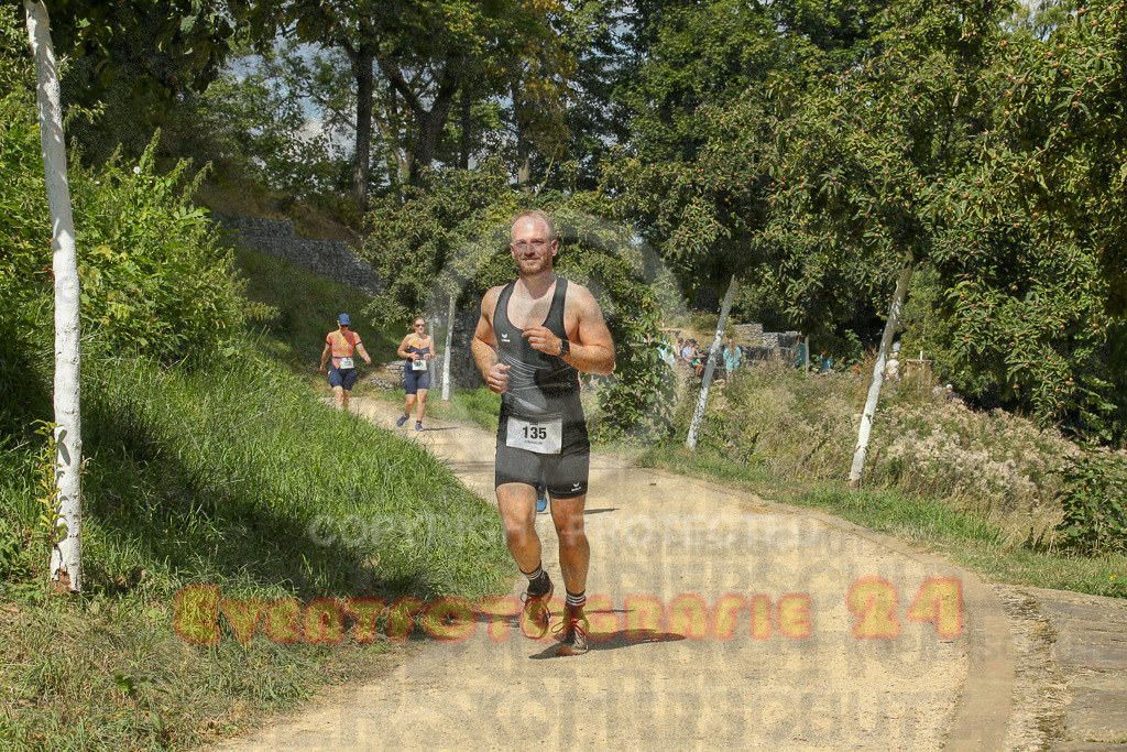 250824_1242_EX1_0270 | Sportfotografie im Rhein-Sieg Kreis, Köln, Bonn, NRW, Rheinland Pfalz, Hessen, etc. Unser Tätigkeitsfeld umfasst den Laufsport vom Volkslauf über den Marathon, Duathlon, Triathon bis zum Ultralauf wie Kölnpfad Ultra oder Schindertrail.