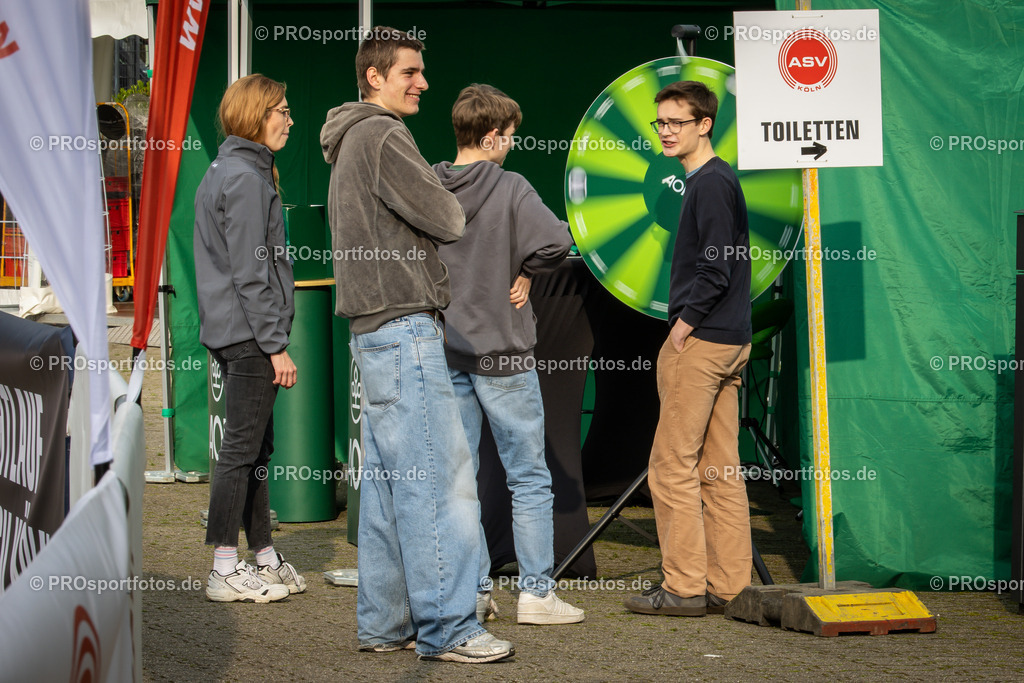 21. ASV Nachtlauf; Koeln, 08.05.24 | Impressionen vom 21. ASV Nachtlauf am 08.05.24 am Tanzbrunnen in Koeln. Foto: BEAUTIFUL SPORTS/Axel Kohring