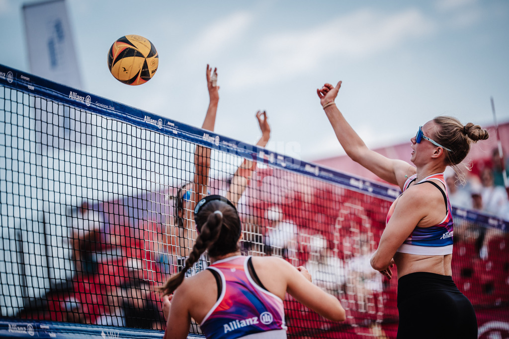 Beachvolleyball | Frauen | Allianz German Beach Tour 2025 | Tourstop München | 11.07.2025 | Tabea Schwarz beim Angriff