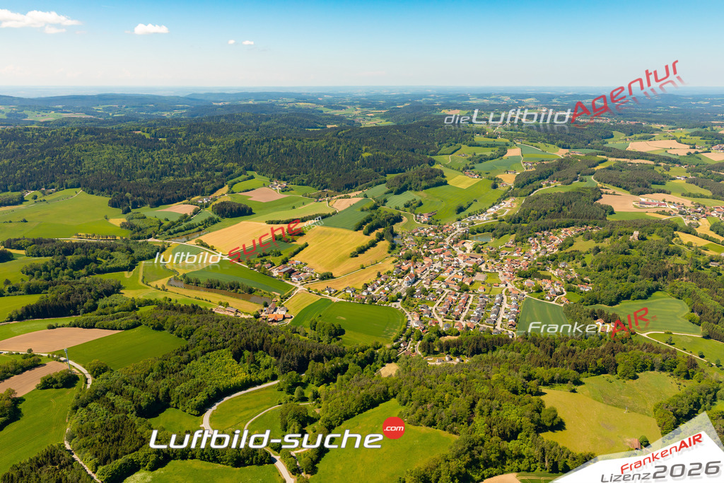 Das Luftbild zeigt :  Zell - Die Luftaufnahme wurde 2024 vom UL-Flugzeug aus erstellt ( keine Drohne ) - Hochauflösende Luftaufnahme - Für grossformatige Ausdrucke geeignet. Die Geschenkidee !Mit Lizenz und Bildrechte bestellbar