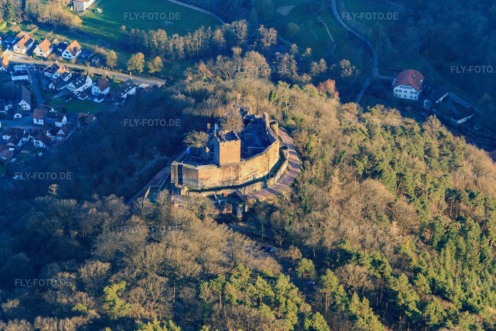 Brug Landeck im Winter ohne Schnee am Abend aus Westen | Luftbild: Brug Landeck im Winter ohne Schnee am Abend aus Westen in Klingenmünster im Bundesland Rheinland-Pfalz in Deutschland. Foto: IMG_145610.jpg vom 19.03.2025 durch ©2025 Werner Riehm fly-foto.de/copyright - Realisiert mit Pictrs.com