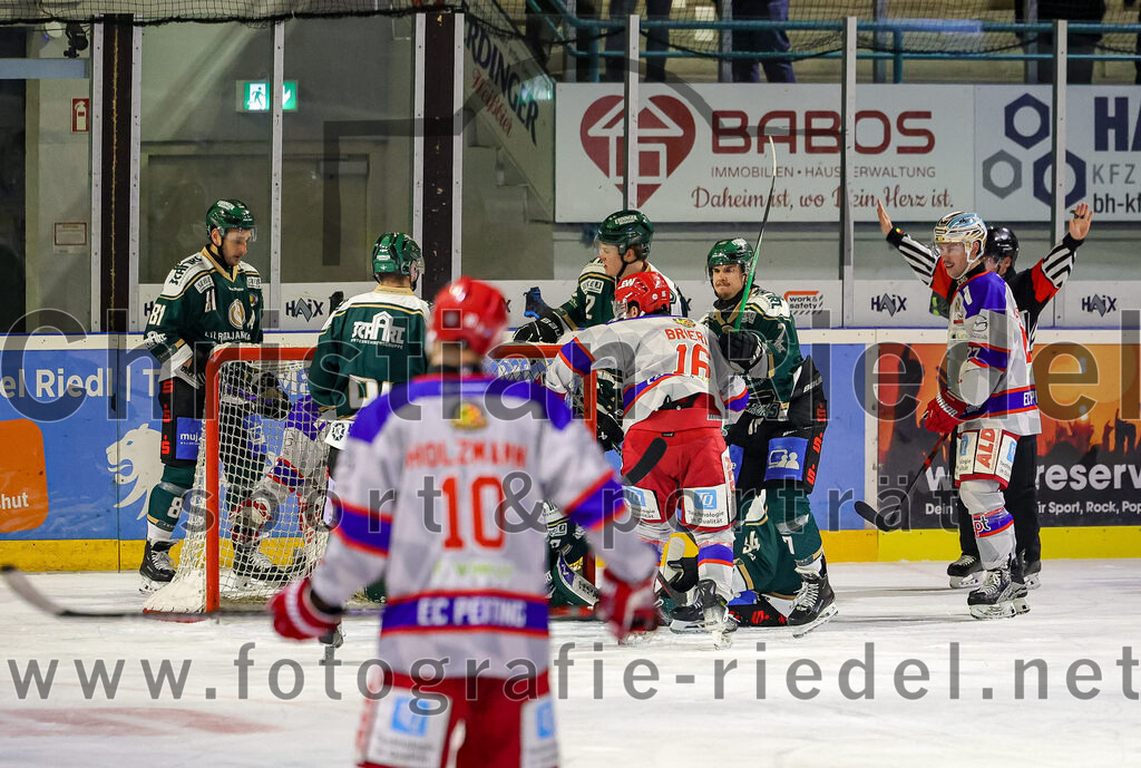 2025-11-30_150_TSV_Erding_gegen_EC_Peiting | Erding, Deutschland, 30.11.2025:Eishockey, Oberliga Süd 2025 / 2026, 22. Spieltag, TSV Erding gegen EC Peiting, Endergebnis: 5:1Carson Briere (EC Peiting, #16), Louis Trattner (Erding Gladiators, #7)Foto: Christian Riedel / fotografie-riedel.net