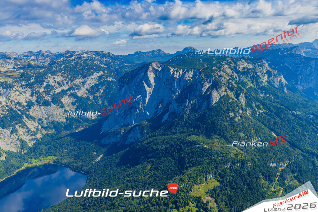 Luftaufnahme der Stadt Altaussee - Die Luftaufnahme wurde 2025 vom UL-Flugzeug heraus erstellt ( keine Drohne ) - Hochauflösende Luftaufnahme - für professionelle Ausdrucke geeignet. Die Geschenkidee !Mit Lizenz und Bildrechte bestellbar