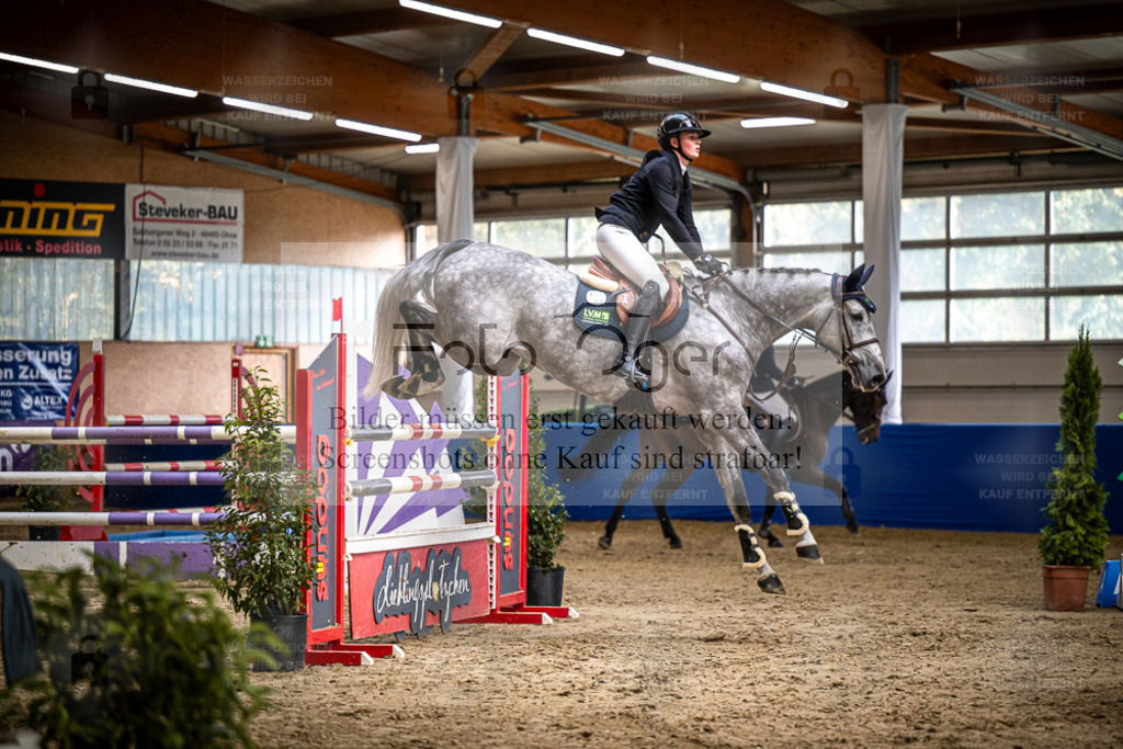 DOS_1092 | Entdecke hochwertige Reitturnierfotos von Foto Oger. Professionell, emotional und authentisch – jetzt Lieblingsmomente im Shop bestellen. - Realisiert mit Pictrs.com