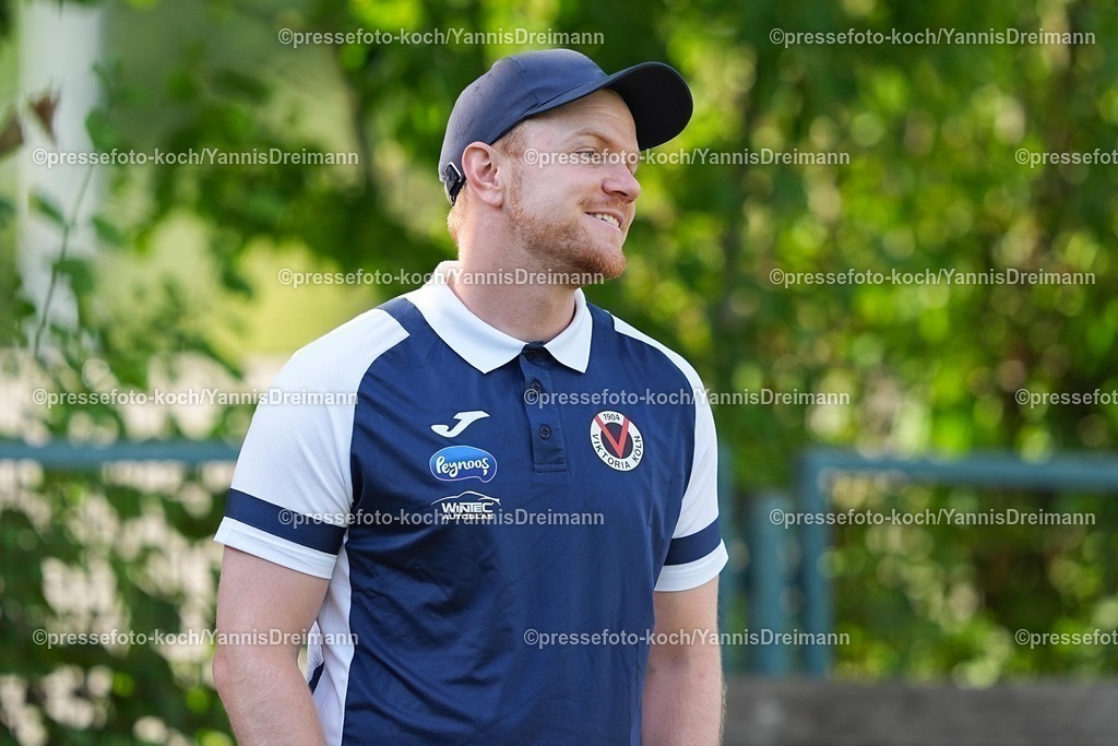 xYDR04072501020 | 04.07.2025, xydrx, Fußball, FC Viktoria Köln - SC Wiedenbrück, Testspiel, Trainingsplatz Pohlstadtsweg: Marian Wilhelm (Cheftrainer Viktoria Köln)