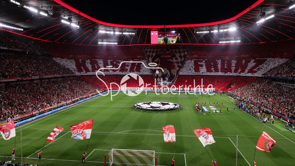 FC Bayern München - Real Madrid | Die Fans des FC Bayern gedenken Franz Beckenbauer mit einer Choreographie vor dem Heimspiel gegen Real Madrid / Choreo / Ultras / Südkurve München / Kaiser Franz / Symbolbild