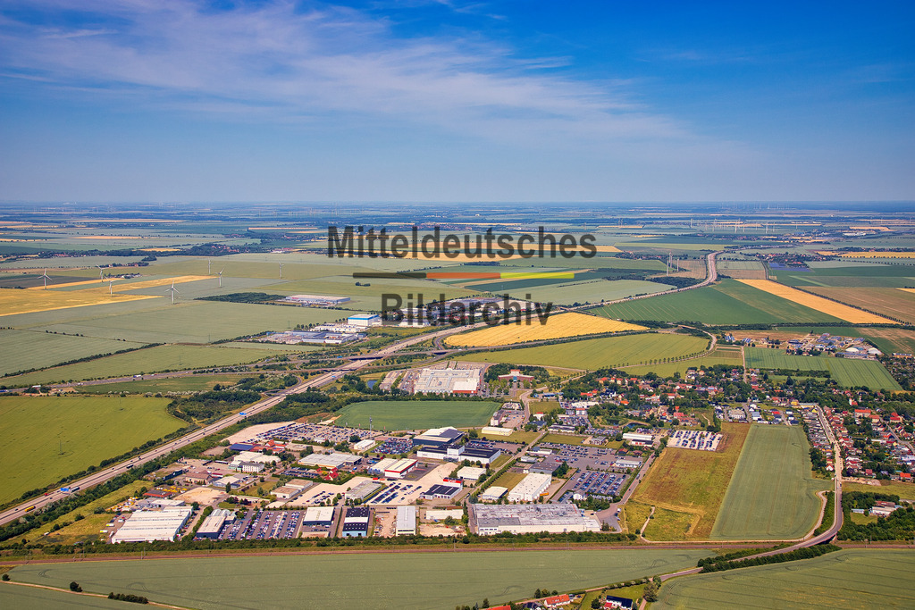 Sandersdorf-Brehna-Anhalt-Bitterfeld-Gewerbe-Industrie-Sachsen-Anhalt_7355 | Professionelle Luftaufnahme eines Industrie- oder Gewerbestandortes in Sachsen-Anhalt. Die Aufnahme entstand bei einem Fotoflug mit dem Tragschrauber oder der Drohne und dokumentiert Unternehmen, Gewerbeflächen und wirtschaftliche Infrastruktur aus der Vogelperspektive. Das Luftbild steht für redaktionelle und kommerzielle Nutzungen sowie als hochwertiger Wanddruck zur Verfügung. - Realisiert mit Pictrs.com