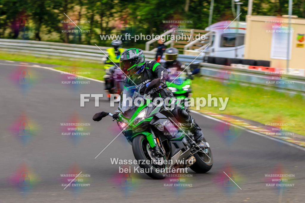 VBK-7608 | Hier findet Ihr Bilder von Touristenfahrten auf der Nürburgring Nordschleife oder von anderen Veranstaltungen die ich besucht habe. Viel Spass beim Durch Schauen 