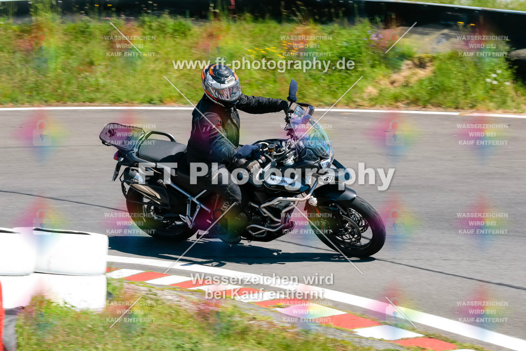 Moto-TeamOBK-22349 | Hier findet Ihr Bilder von Touristenfahrten auf der Nürburgring Nordschleife oder von anderen Veranstaltungen die ich besucht habe. Viel Spass beim Durch Schauen 