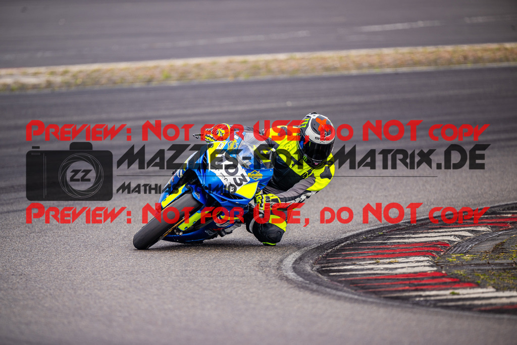 MaZZes_FotoMatrix_230719_1831 | WEISS