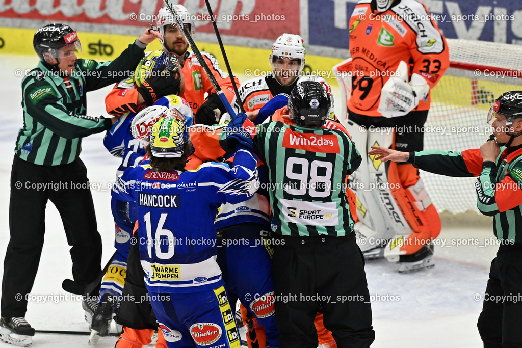EC IDM WÄRMEPUMPEN VSV vs. MOSER MEDICAL GRAZ99ERS | HUBER ANDREAS Referee, NOTHEGGER DAVID Referee, ZACHERL PATRICK Referee, 72 John Hughes EC VSV, #16 Kevin Hancock EC VSV, #21 Lukas Haudum Graz 99ers, #3 Frank Hora Graz 99ers, #18 Paul Stapelfeldt Graz 99ers, #33 Maxime Lagacé Graz 99ers, EC IDM WÄRMEPUMPEN VSV vs. MOSER MEDICAL GRAZ99ERS, EC IDM WÄRMEPUMPEN VSV vs. MOSER MEDICAL GRAZ99ERS am 17.03.2026 in Villach (Stadthalle Villach), Austria, (Photo by Bernd Stefan)