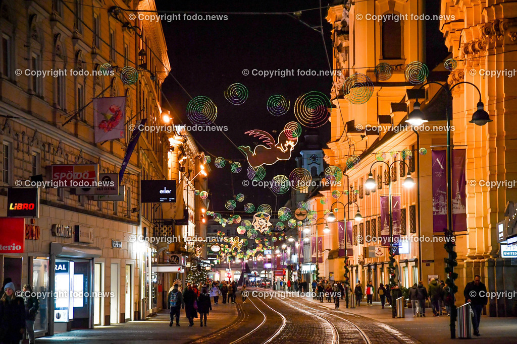 Landstrasse Linz_ Weihnachtsbeleuchtung 2022_ 23.11.2022-14 | 23.11.2022, Landstrasse Linz, AUT, Weihnachten 2022, im Bild Weihnachtsbeleuchtung, Weihnachten, Shopping, Einkauf, Geschenke, Menschen, Adventszeit, Advent, Freude