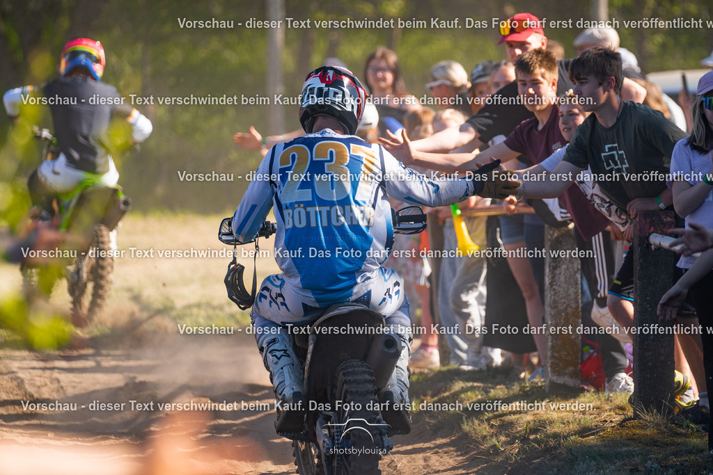 20260501_MCWriezen-4258 | Sportfotografin aus Berlin-Brandenburg mit Fokus auf Motocross. Ich halte deine sportliche Leistung und echte Emotionen auf und neben der Strecke professionell fest. Entdecke die Fotos von deinem Rennen und bestelle sie direkt hier im Shop.