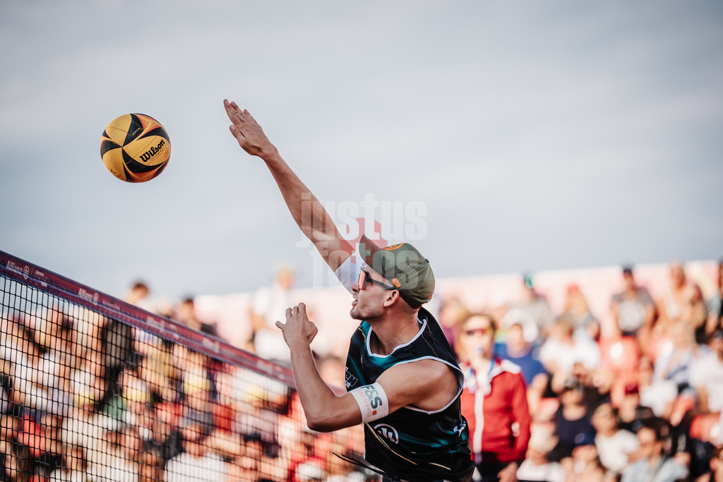 Beachvolleyball | Männer | Allianz German Beach Tour 2025 | Tourstop München | 11.07.2025 | Benedikt Sagstetter beim Angriff