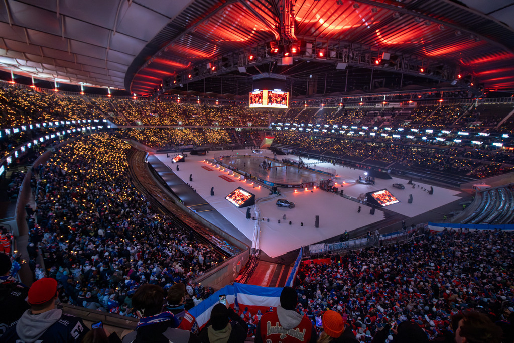 DEL, Deutsche Eishockey Liga Saison 2024/25, 27. Spieltag (Nachholspiel): DEL Winter Game Löwen Frankfurt gegen Adler Mannheim. 45.110 Zuschauer besuchten das Spiel im Deutsche Bank Park in Frankfurt | DEL, Deutsche Eishockey Liga Saison 2024/25, 27. Spieltag (Nachholspiel): DEL Winter Game Löwen Frankfurt gegen Adler Mannheim. 45.110 Zuschauer besuchten das Spiel im Deutsche Bank Park in Frankfurt - Realisiert mit Pictrs.com