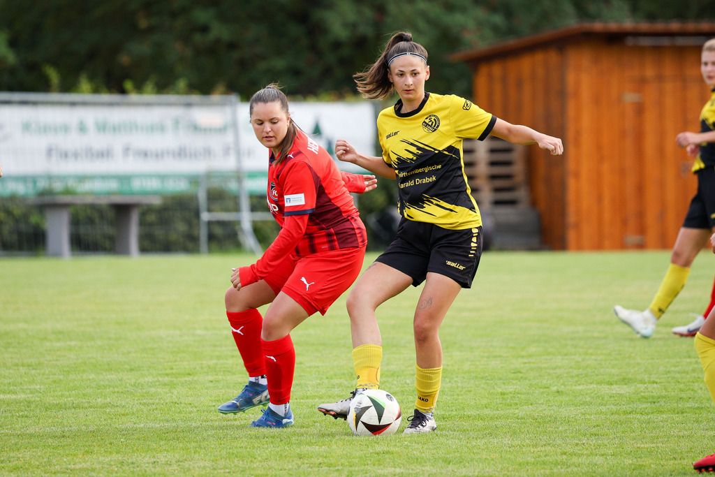 Fußball I FRAUEN I Saison 2025-2026 I Freundschaftsspiel I SGM Ebnat-Waldhausen - 1FC Heidenheim 1846 2 I_250823_4372 | Fotopresso – Sportfotografie in Heidenheim & Umgebung. Professionelle Sportfotografie für unvergessliche Momente. Dynamische Action-Shots, emotionale Szenen & hochwertige Bilder. - Realisiert mit Pictrs.com